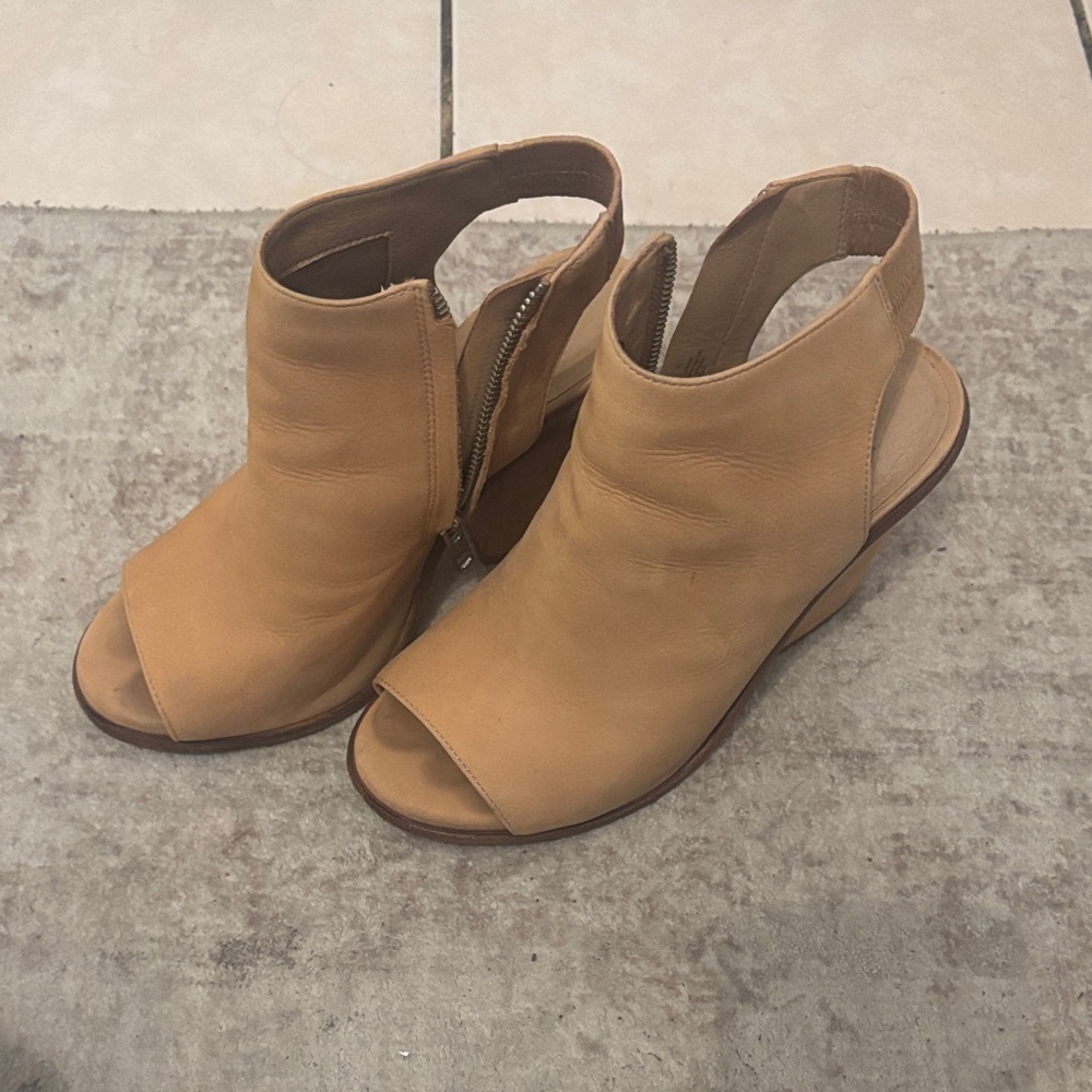 Steve Madden Tan Open-Toe Mules